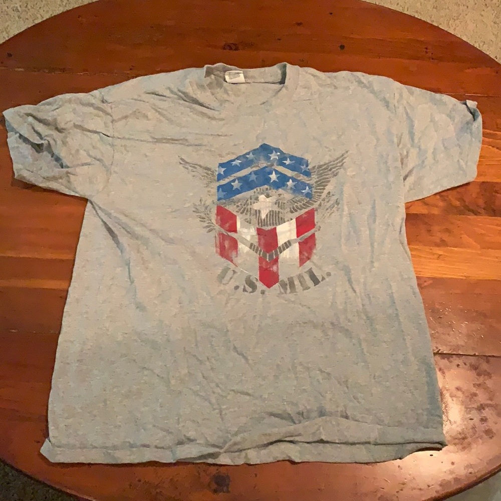 Large Patriotic Gildan T-Shirt, fair condition.